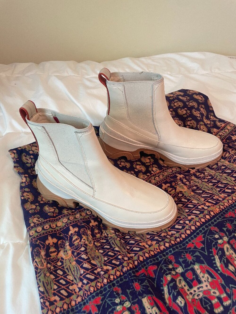 Sorel white ankle boots, size 9